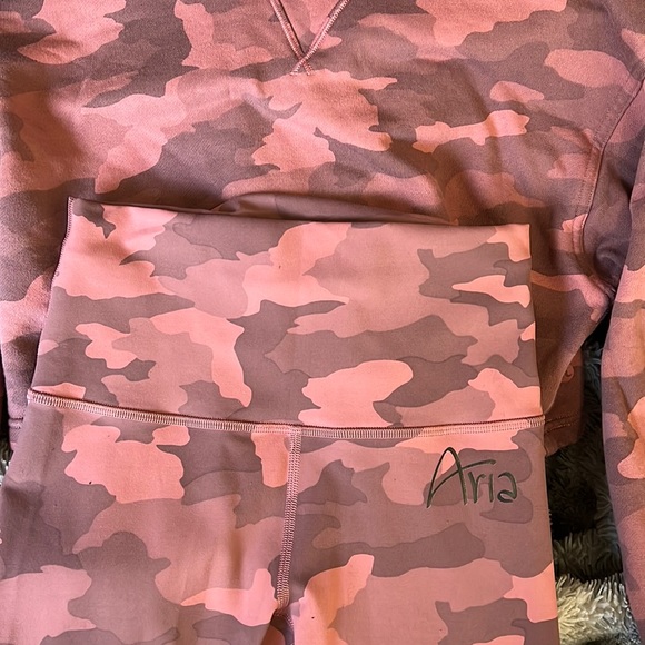 LuluLemon matching set rare pink cameo Aria Las Vegas set - Picture 4 of 10